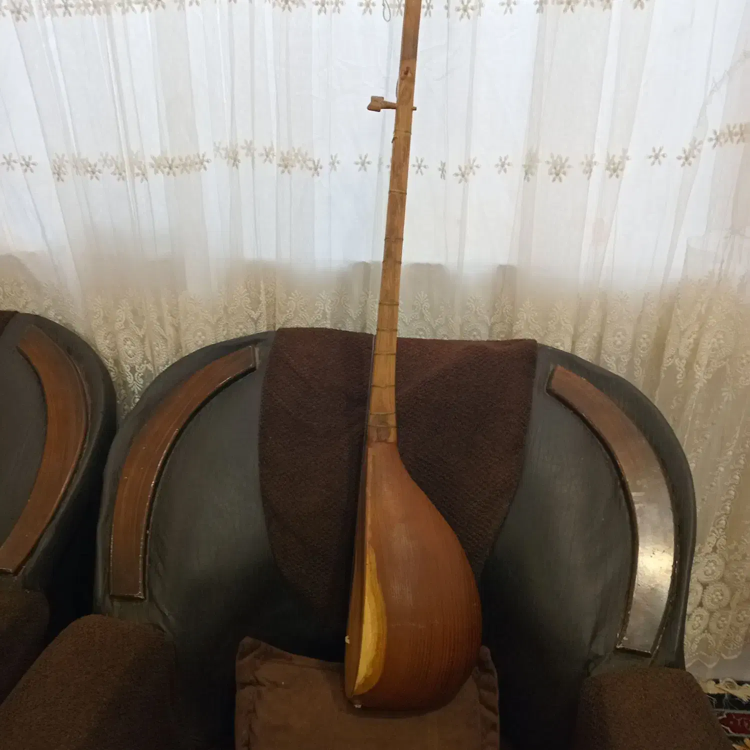 دوتار قدیمی|سازهای سنتی|خواف, |دیوار