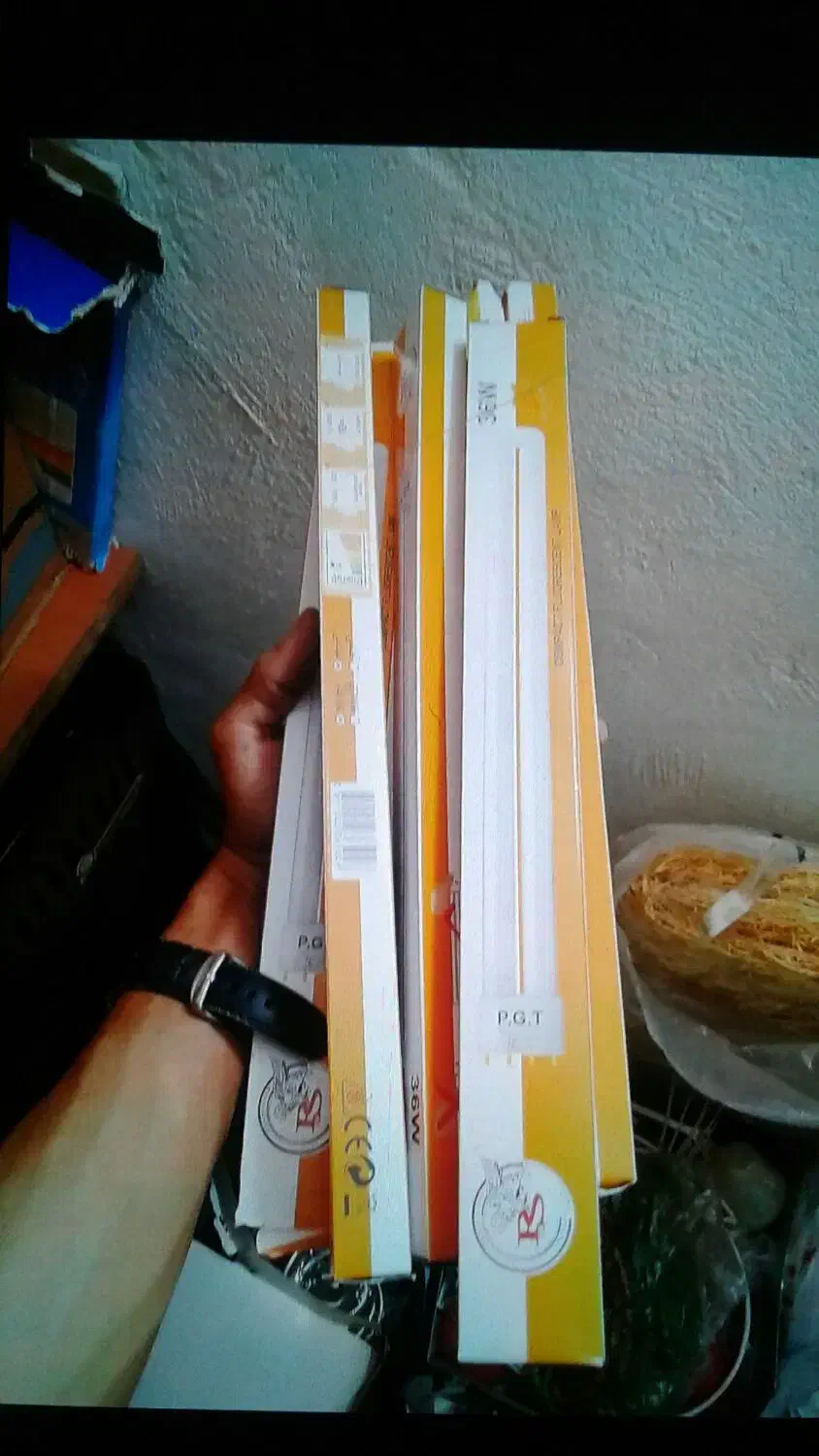 لامپ اف پی ال|لامپ و چراغ|شیراز, فرهنگ شهر|دیوار