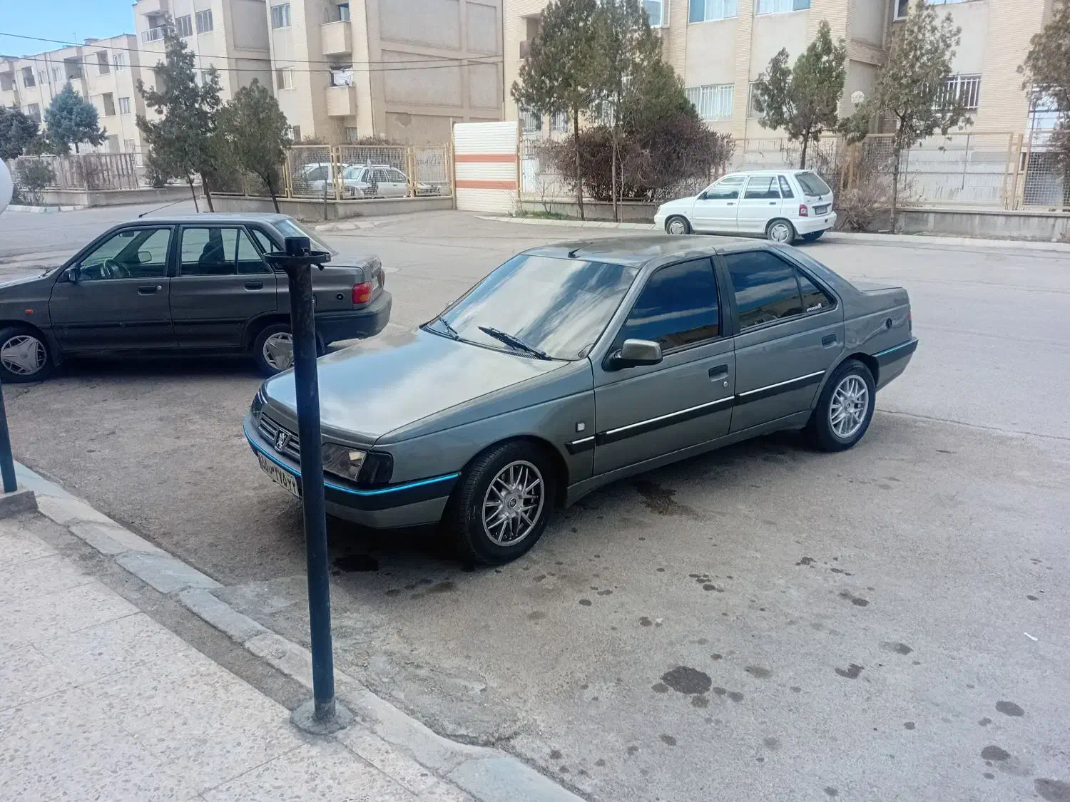 405 عالی|خودرو سواری و وانت|خمینی‌شهر, |دیوار