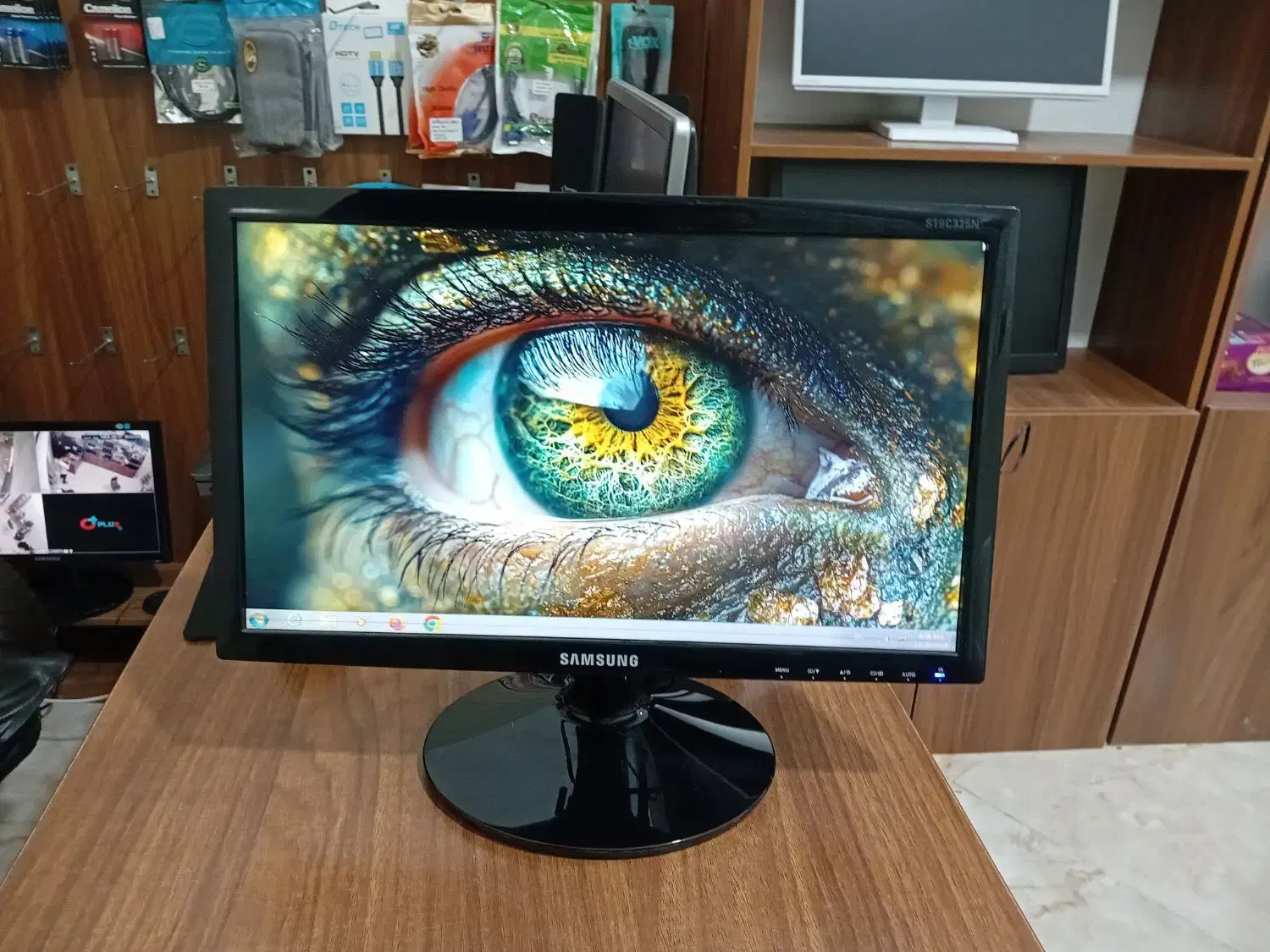 مانیتور 19 اینچ برند SAMSUNG با پایه فابریک|قطعات و لوازم جانبی رایانه|بابل, |دیوار