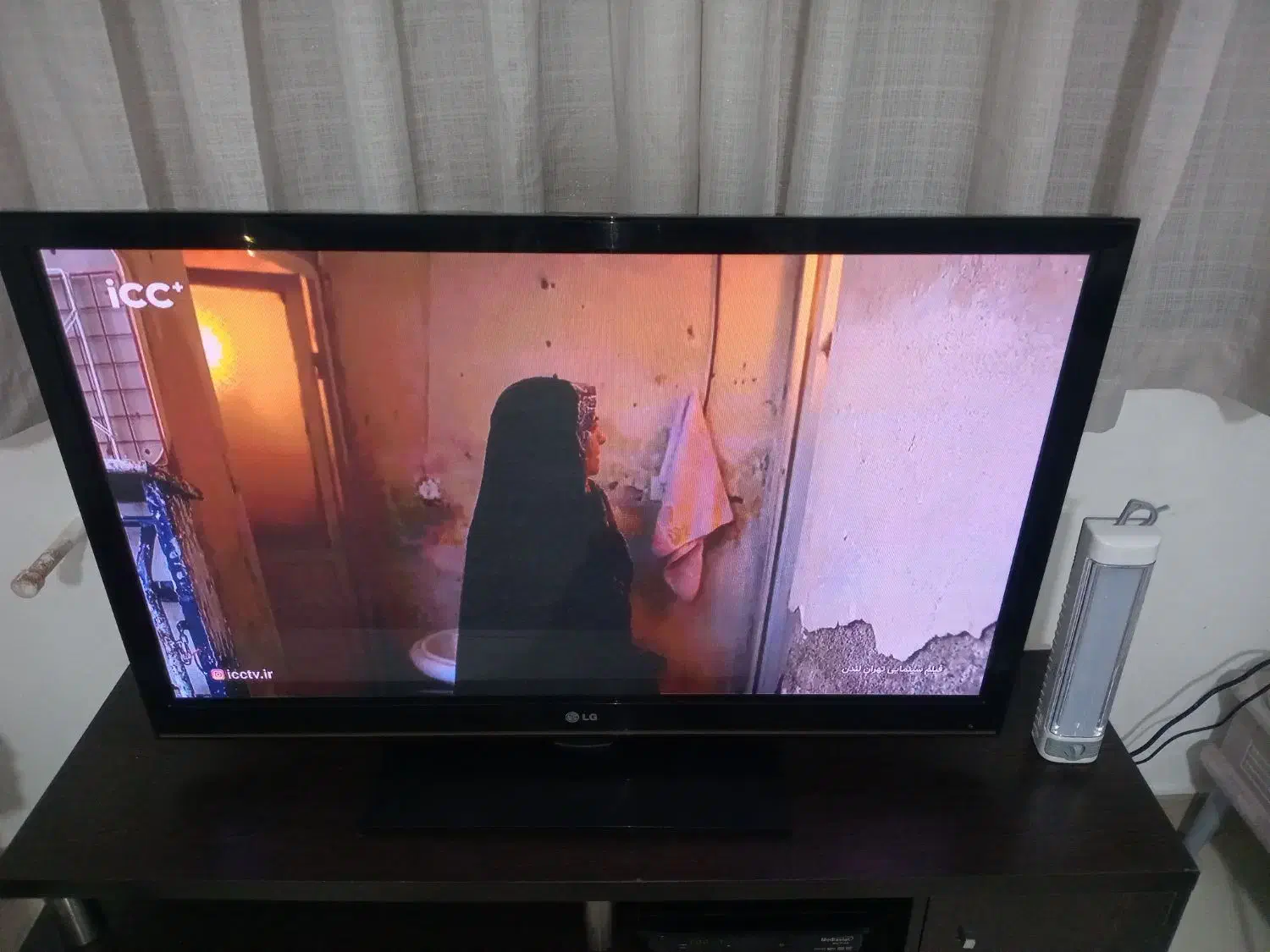 تلوزیون ال جی پلاسما ۴۲ اینج با میز تلوزیون|تلویزیون و پروژکتور|قرچک, پویینک|دیوار