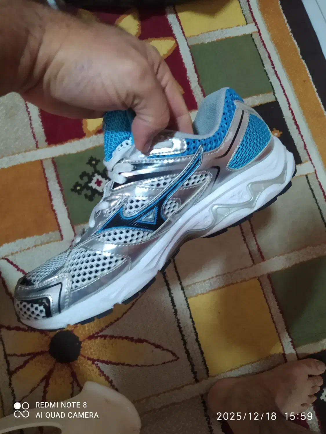 کتانی میزانو|کیف، کفش، کمربند|رشت, منظریه|دیوار