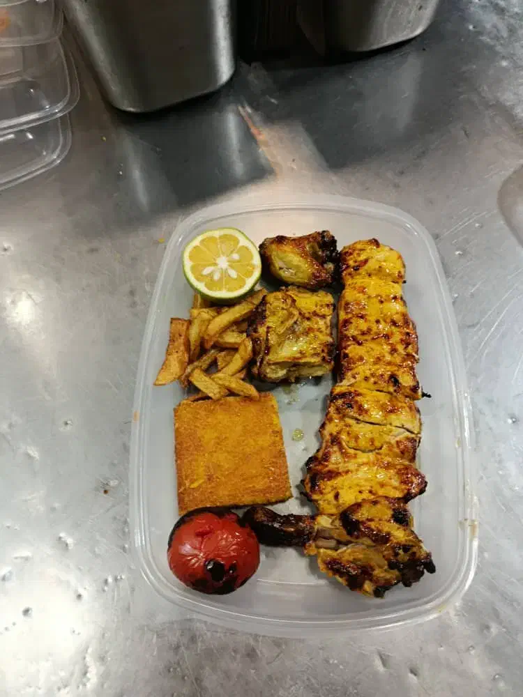 منشی خانم شیفت شب و شیفت ظهر برای تهیه غذا|استخدام خدمات فروشگاه و رستوران|ری, شهید غیوری (ابن باویه)|دیوار