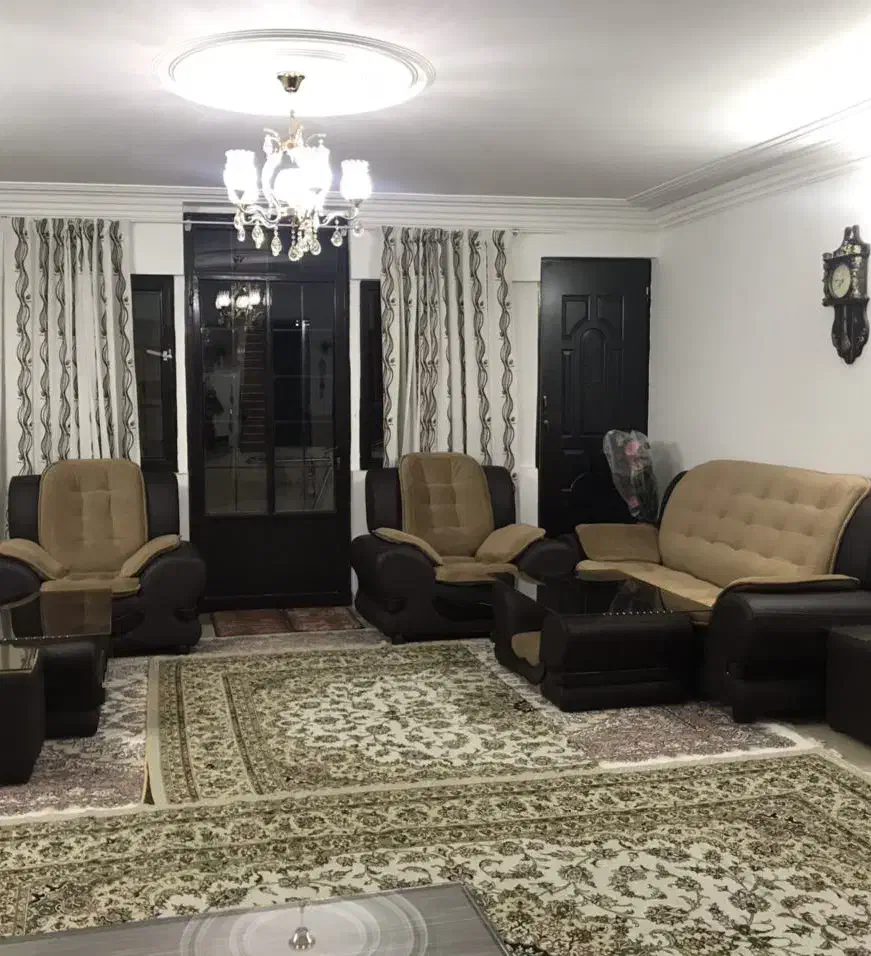 مبل دست دو چرمی|مبلمان خانگی و میز عسلی|کاشان, ۲۲ بهمن|دیوار