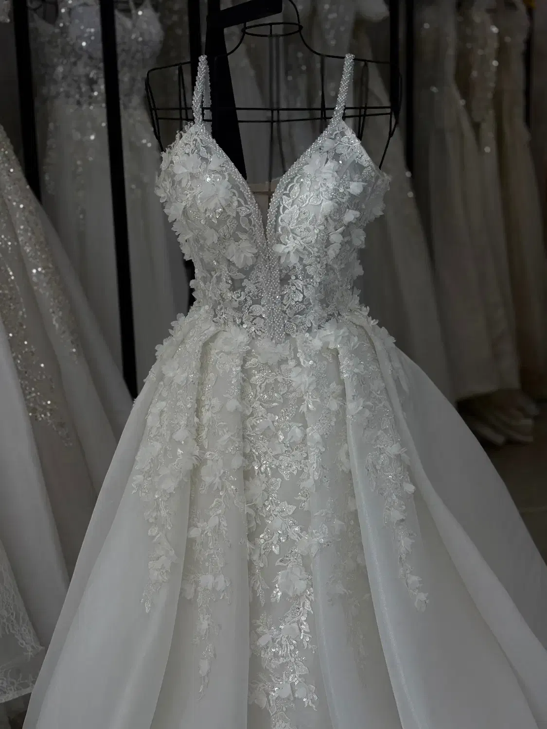 مزون عروس جیران|لباس|نجف‌آباد, باغ ملی|دیوار