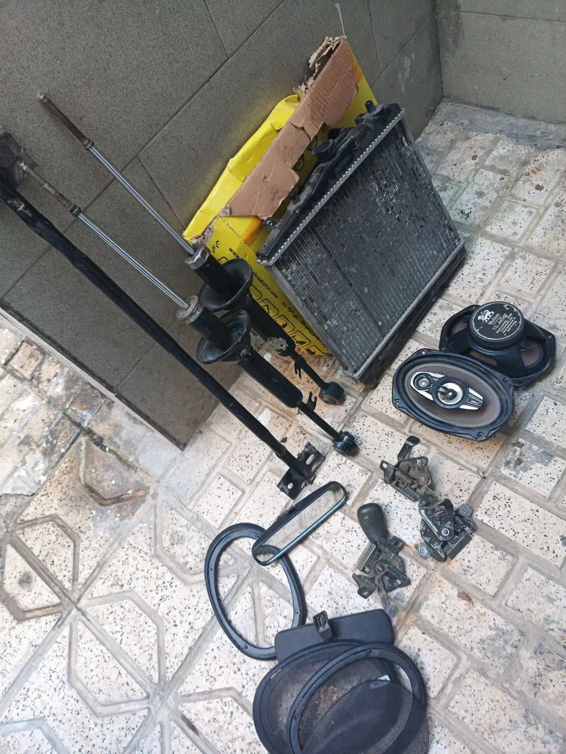 مقداری لوازم ماشین|قطعات یدکی و لوازم جانبی|مشهد, امیر المومنین|دیوار