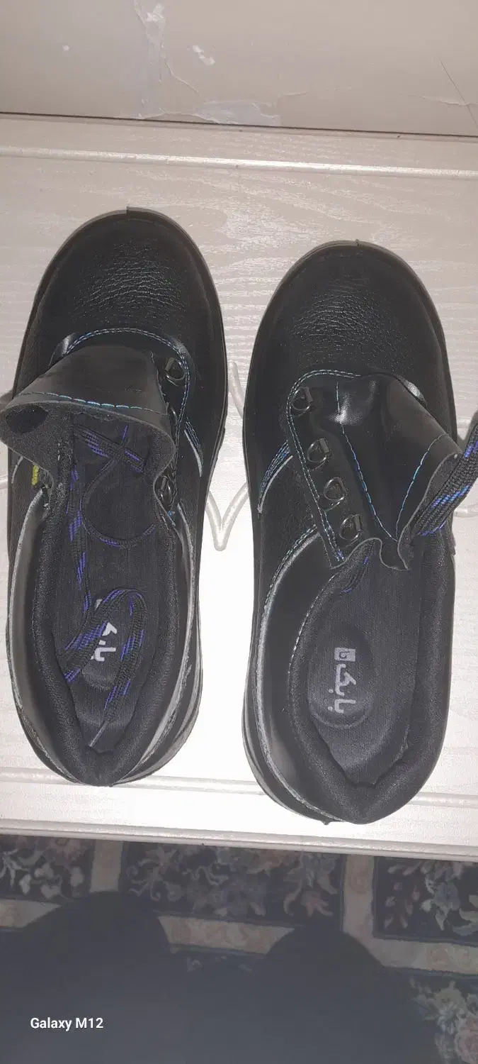 کفش کار|کیف، کفش، کمربند|قدس, شهر‌قدس|دیوار