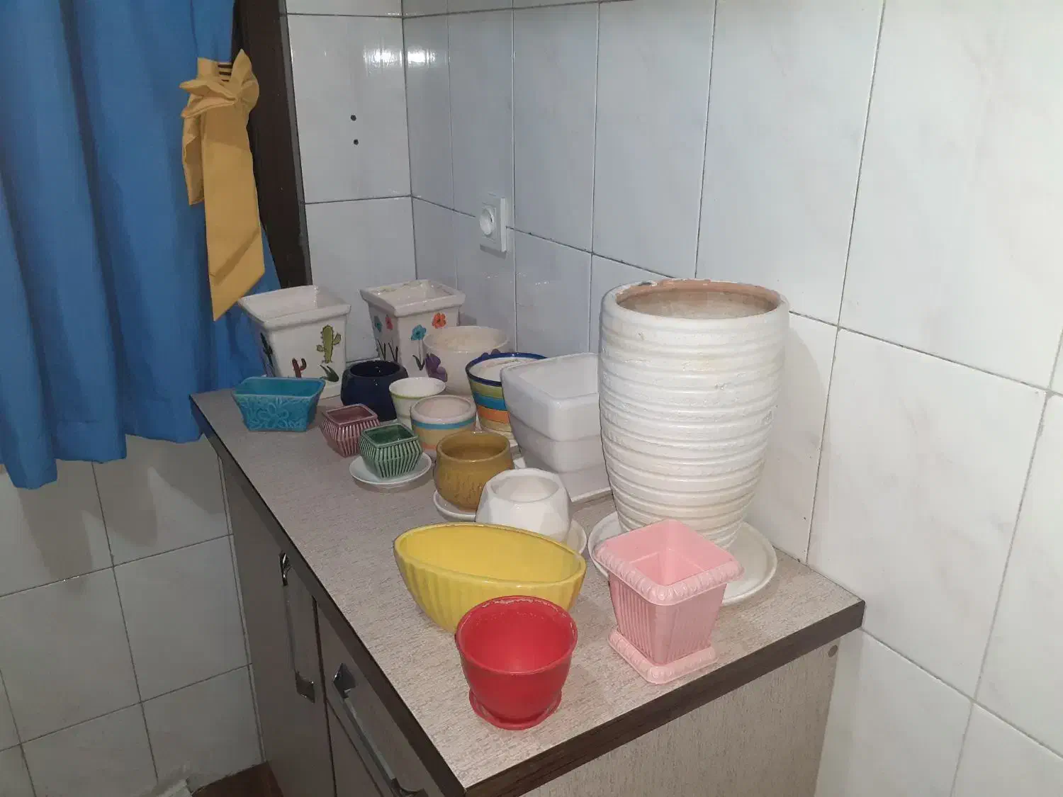 تعدادی گلدان همراه با زیرگلدانی|صنایع دستی و سایر لوازم تزئینی|تهران, سلسبیل شمالی|دیوار