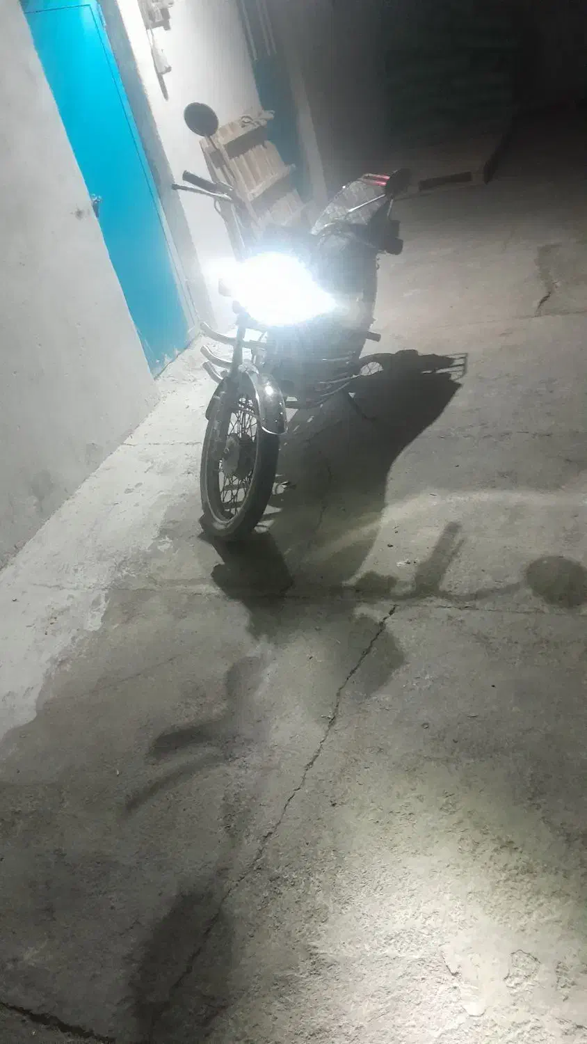 موتور ۱۲۵ فروشی فوری|موتورسیکلت|نوشین شهر, |دیوار
