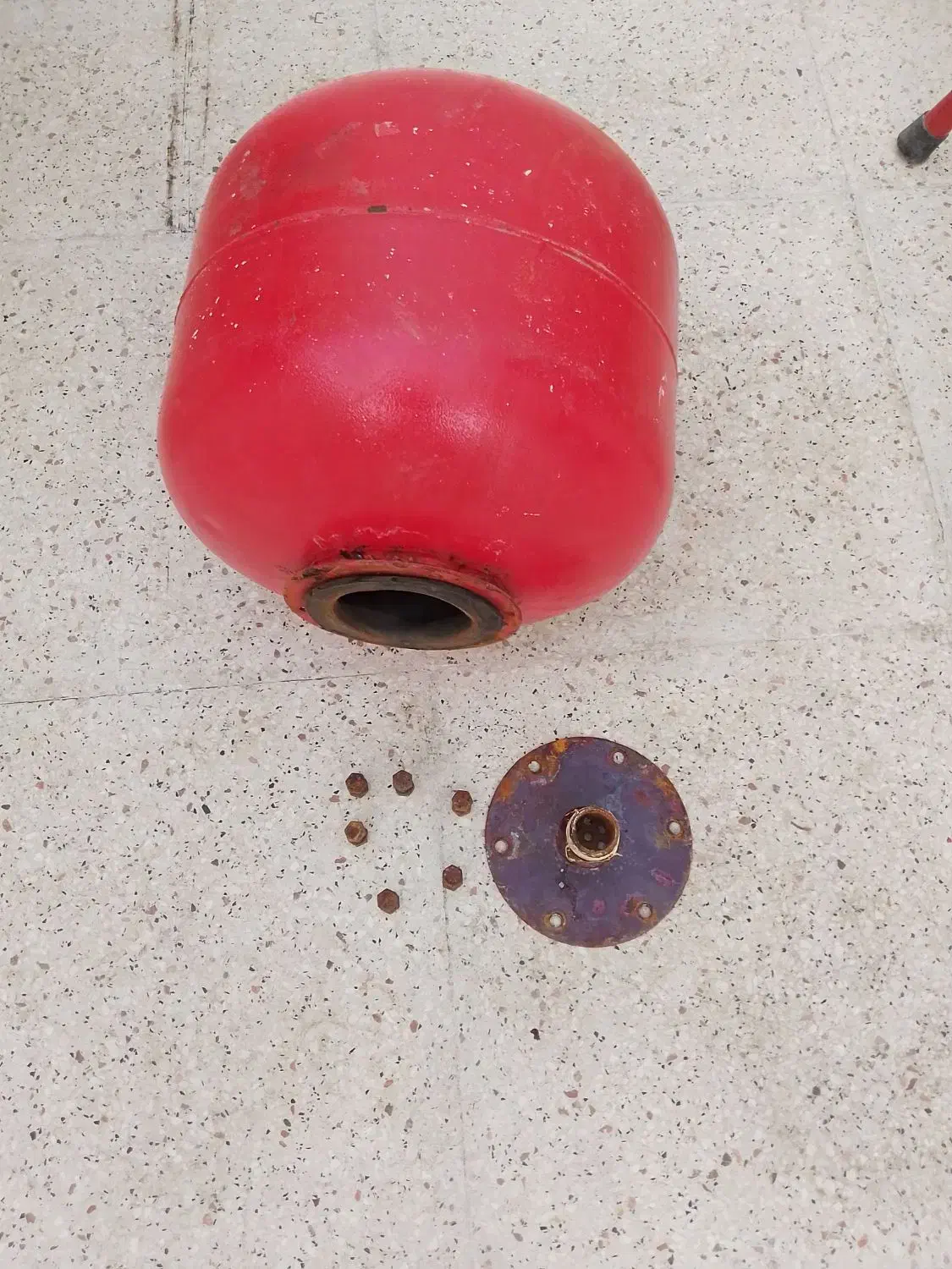 منبع تحت فشار پمب آب|مصالح و تجهیزات ساختمان|آستانه اشرفیه, |دیوار