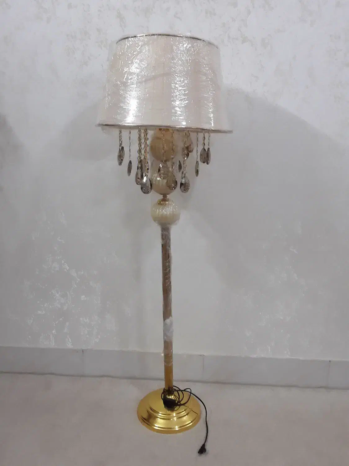 آواژر|چراغ خواب و آباژور|بروجرد, |دیوار