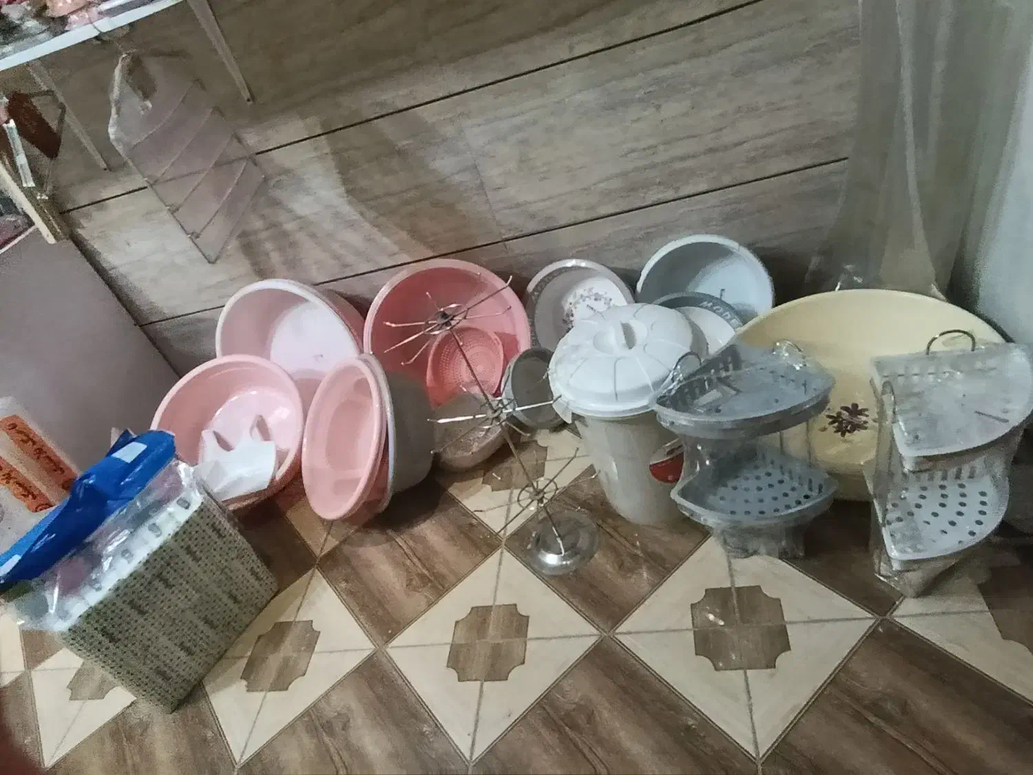 وسایل یکبارمصرف به فروش میرود|ظروف نگهدارنده، پلاستیکی، یکبارمصرف|مرودشت, بیست متری بیمارستان|دیوار