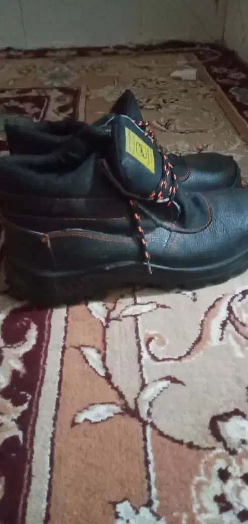 چکمه‌سایز۴۵|کیف، کفش، کمربند|کاشان, کارگر|دیوار