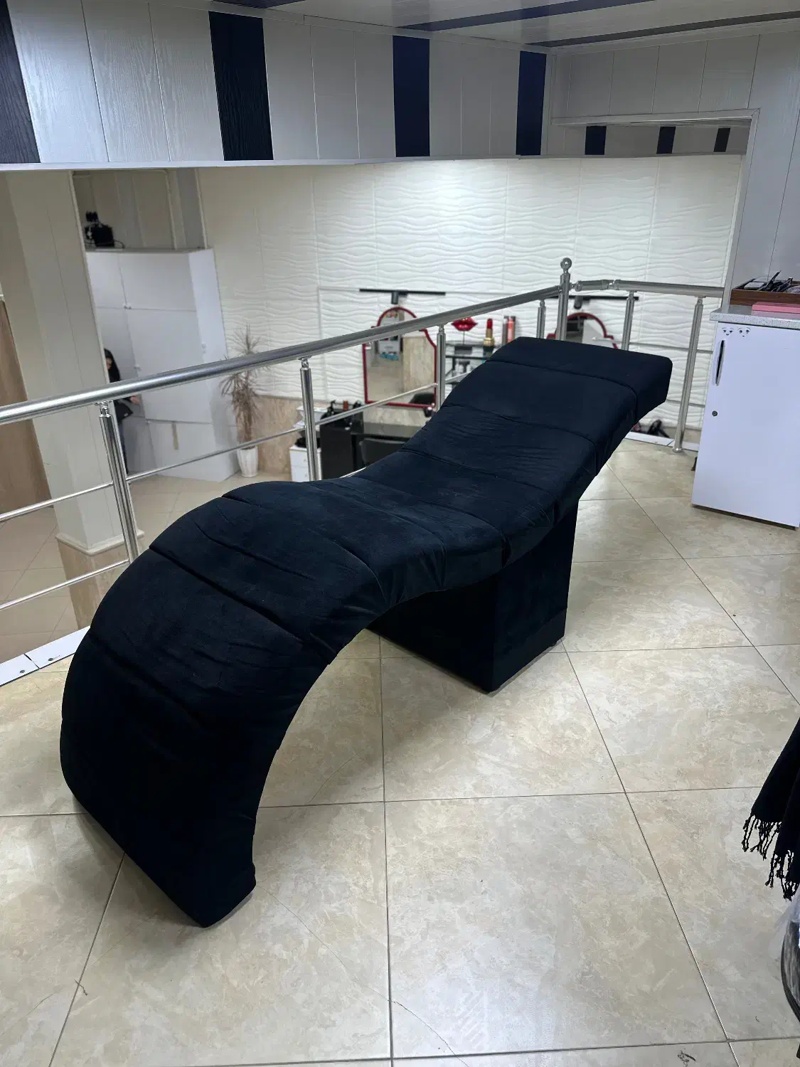 تجهیزات آرایشگاهی|آرایشگاه و سالن‌های زیبایی|آستارا, |دیوار