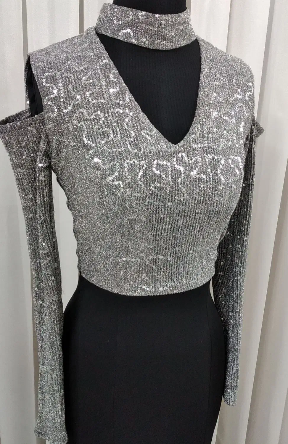 لباس مجلسی|لباس|ری, علایین|دیوار