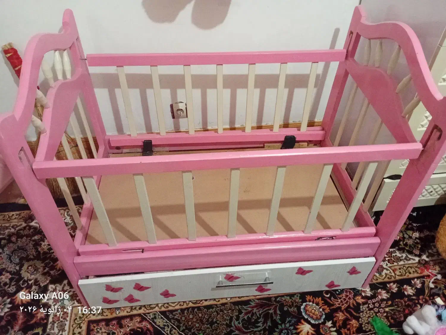 تخت و عروسک|تخت و صندلی بچه|بیرجند, |دیوار