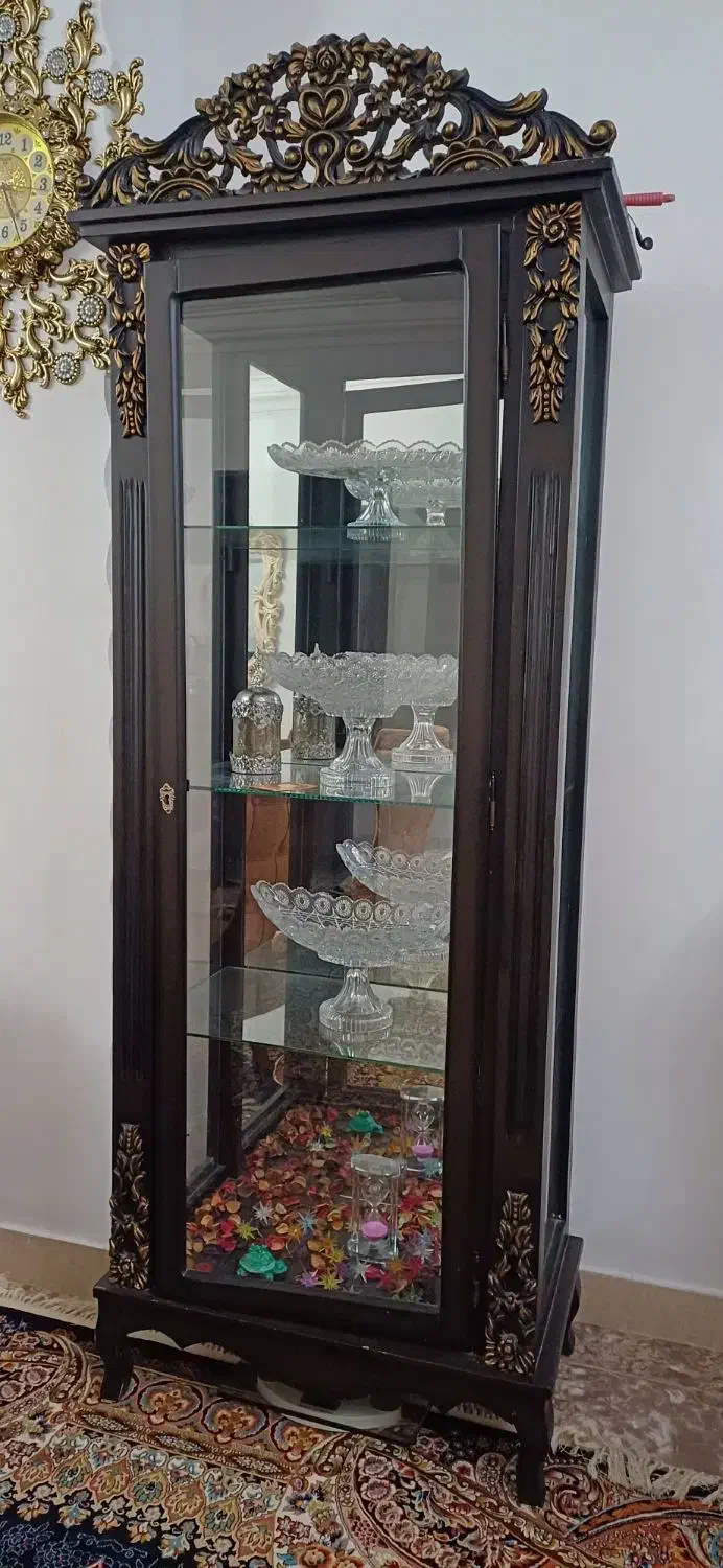 ویترین در حد نو تمیز بدون مشکل|بوفه، ویترین، کنسول|رشت, یخسازی|دیوار