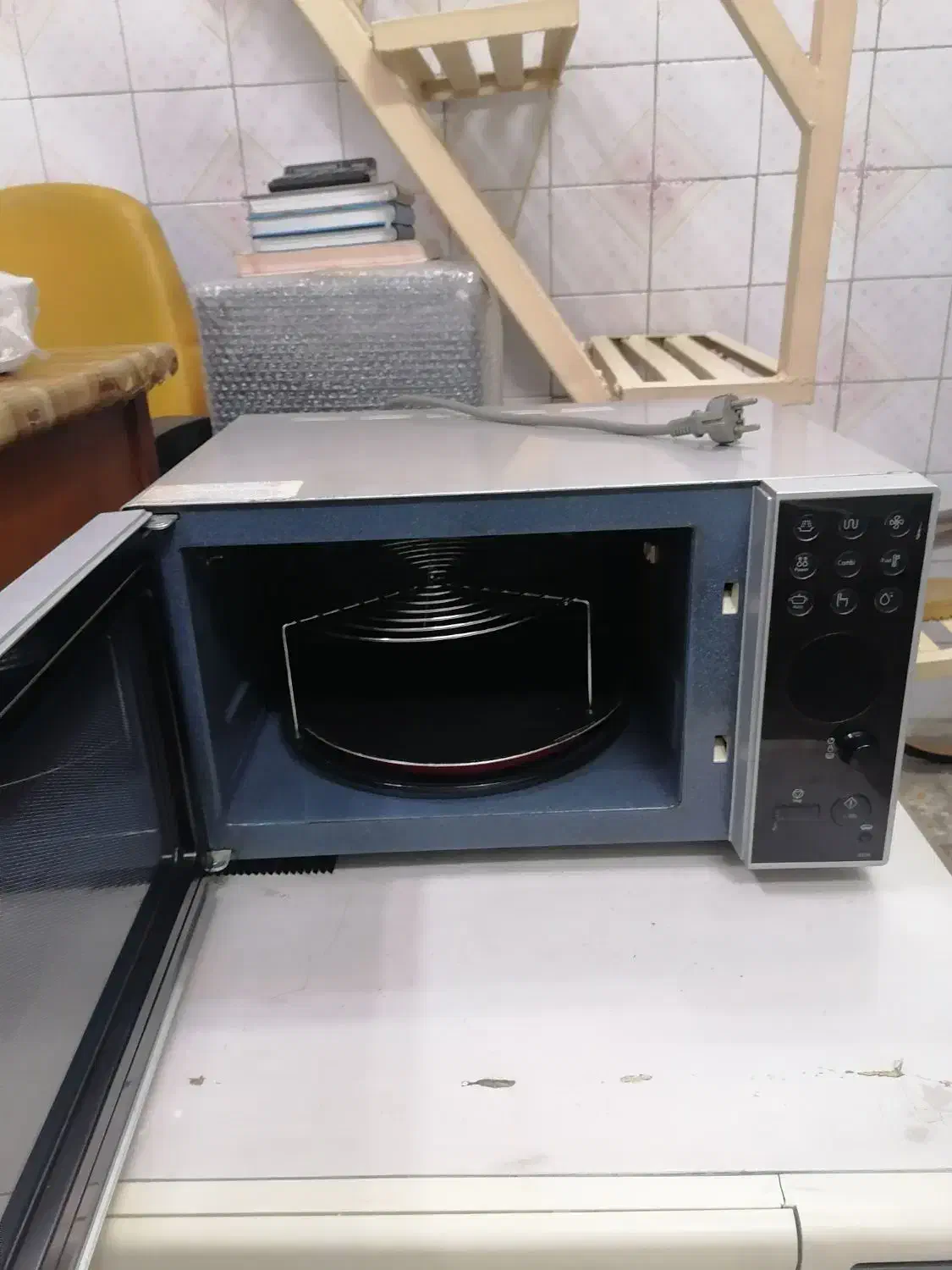 ماکروویو سامسونگ|اجاق گاز و لوازم برقی پخت‌وپز|رشت, چمارسرا|دیوار