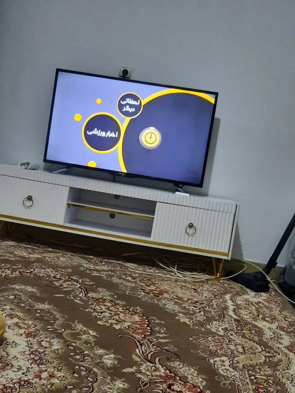 تلوزیون۴۲اینچ ال ای دی و یخچال۲۴فوت سیلور|تلویزیون و پروژکتور|ماهدشت, |دیوار