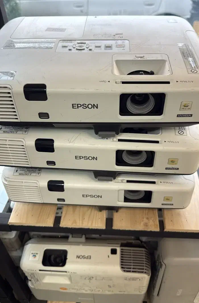 ویدئوپرژکتور نو و کارکرد ال ای دی و لامپی|تلویزیون و پروژکتور|بجنورد, |دیوار