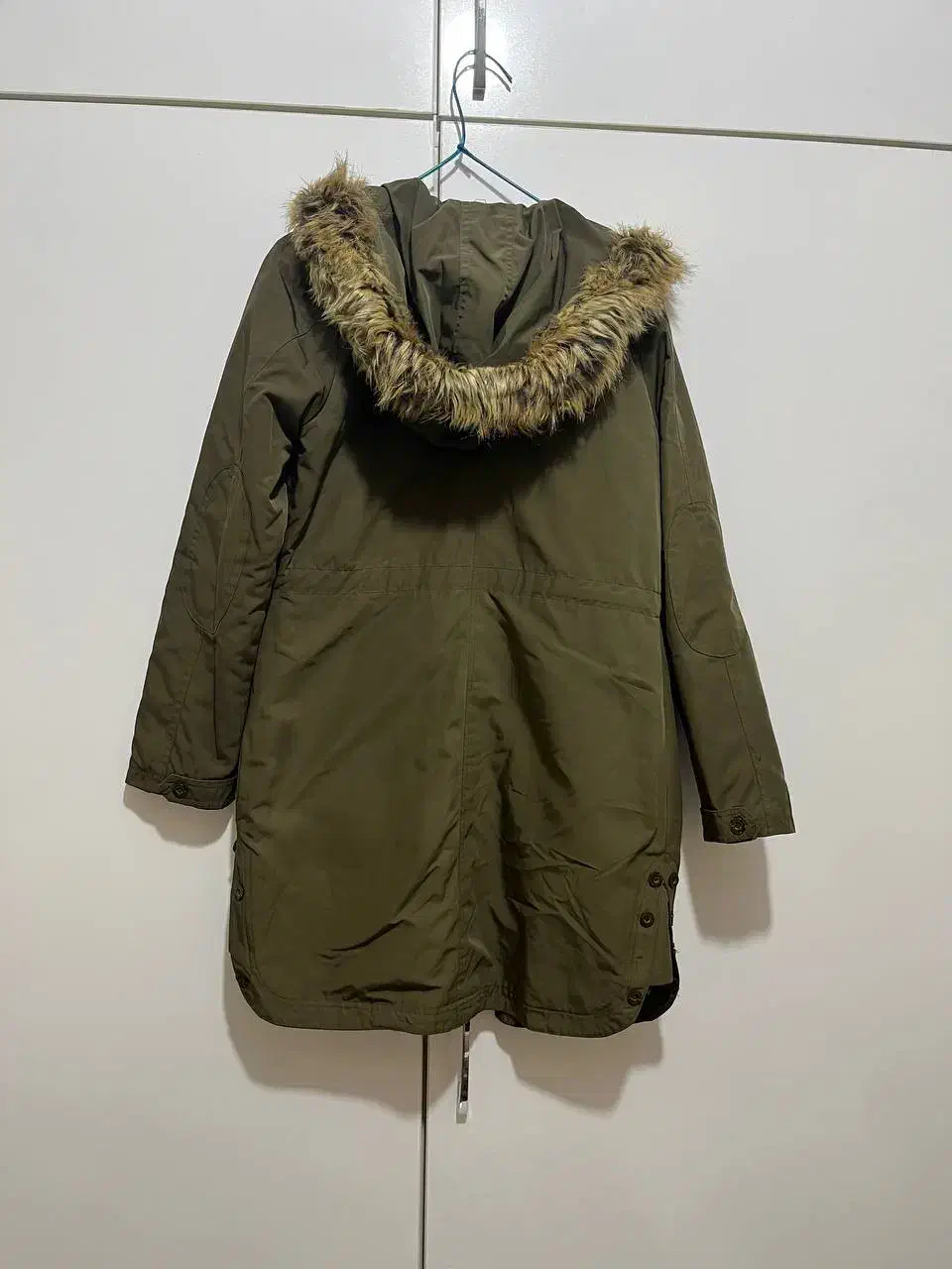 لباس زمستانه در حد نو|لباس|ساری, |دیوار