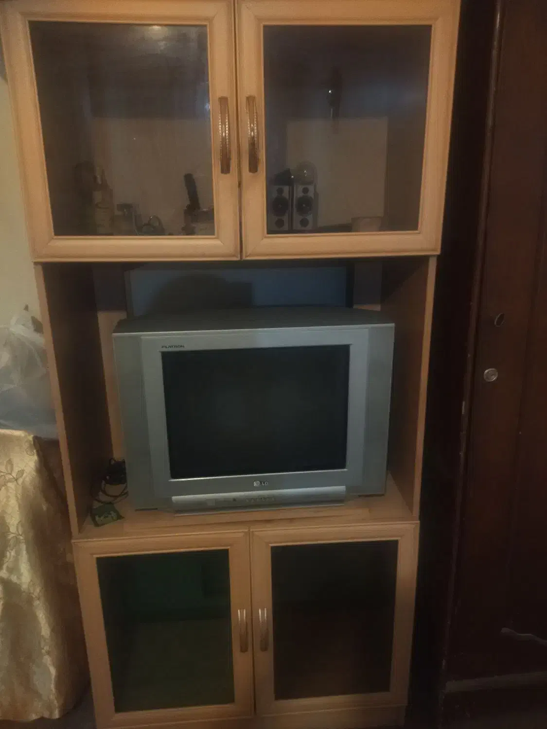 تلویزیون سونی همراه با میز|تلویزیون و پروژکتور|بروجرد, |دیوار