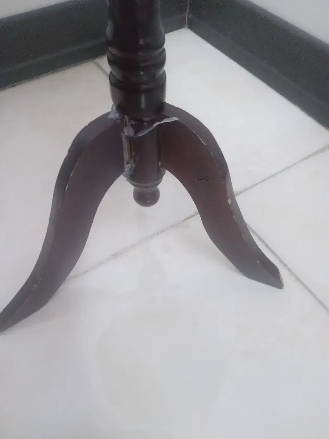 میز کنار سالنی زرشکی|مبلمان خانگی و میز عسلی|قم, بنیاد|دیوار