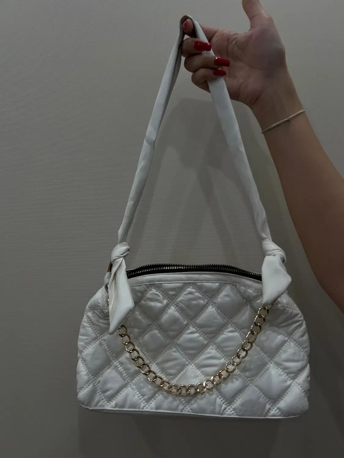 کیف سفید|کیف، کفش، کمربند|رشت, گلسار|دیوار