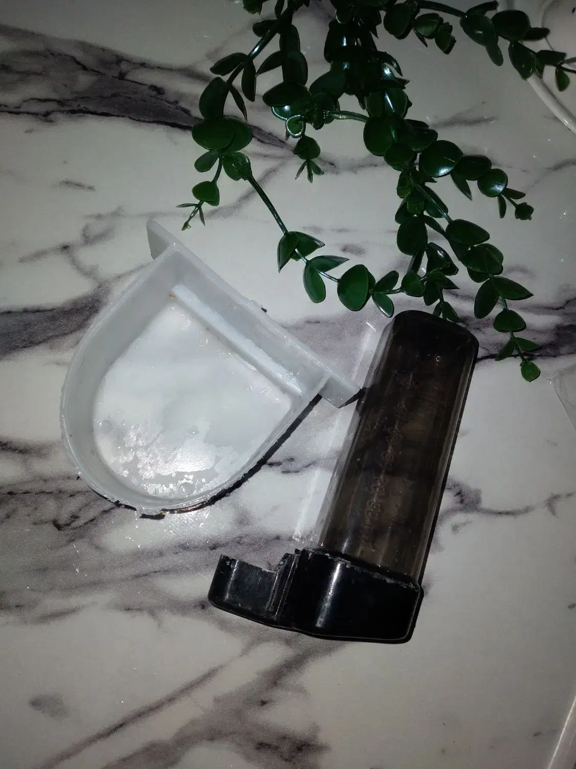 ظرف غذا و آبخوری پرنده. ابخوری عروس هلندی|لوازم جانبی حیوانات|فاضل آباد, |دیوار