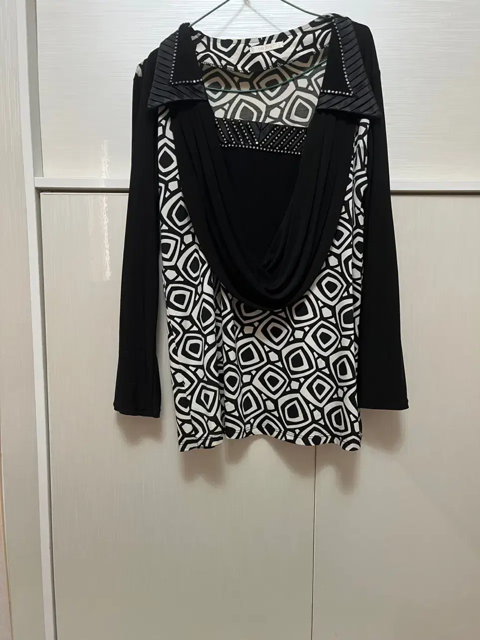 بلوز مجلسی دور یقه نگین دار|لباس|رشت, گلسار|دیوار