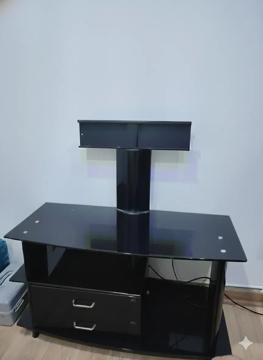 میز تلویزیون شیشه ای در حد نو|میز تلویزیون|پردیس, فاز ۸|دیوار