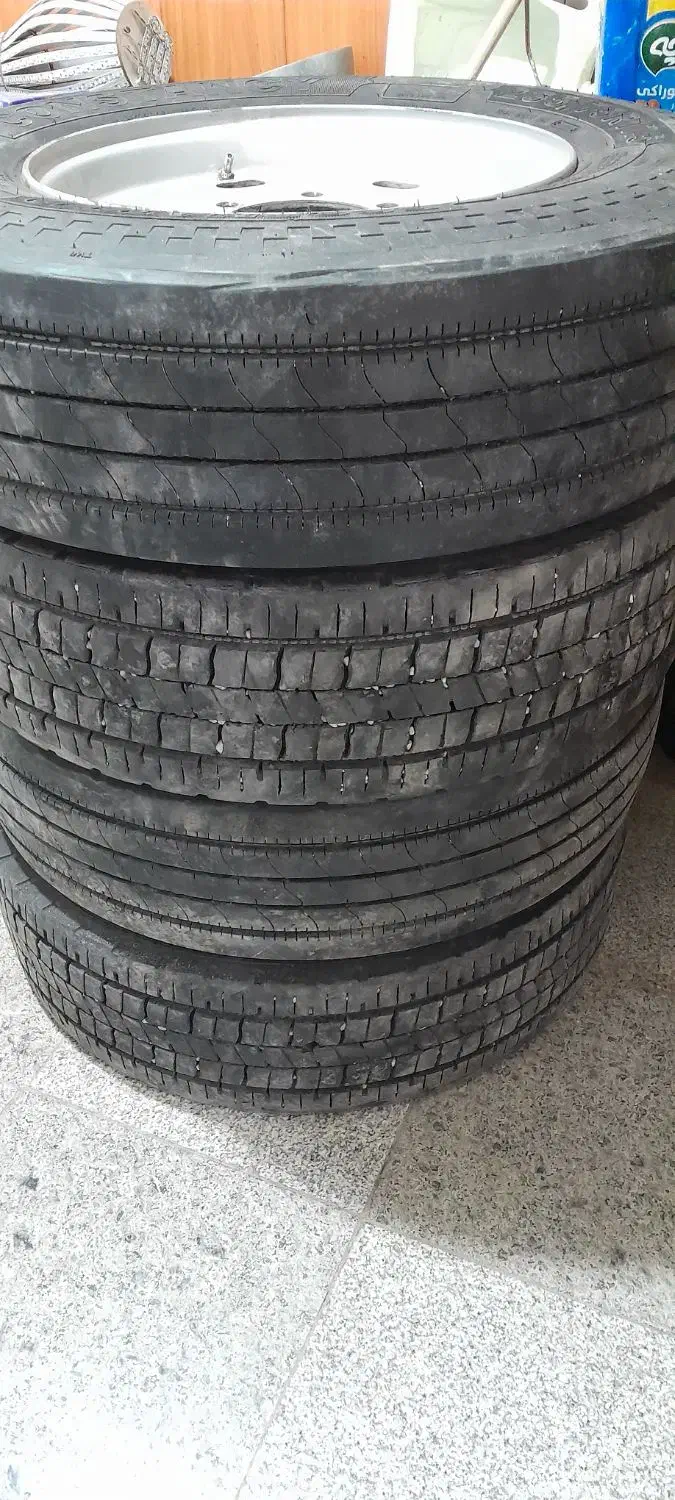 لاستیک ۲۳۵ خاوری|قطعات یدکی و لوازم جانبی|قروه, |دیوار