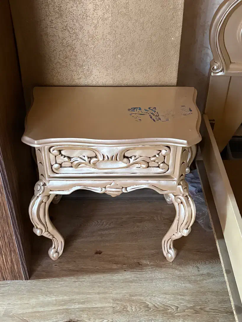 تخت خواب و پاتختی|تخت و سرویس خواب|اصفهان, باغ زرشک|دیوار