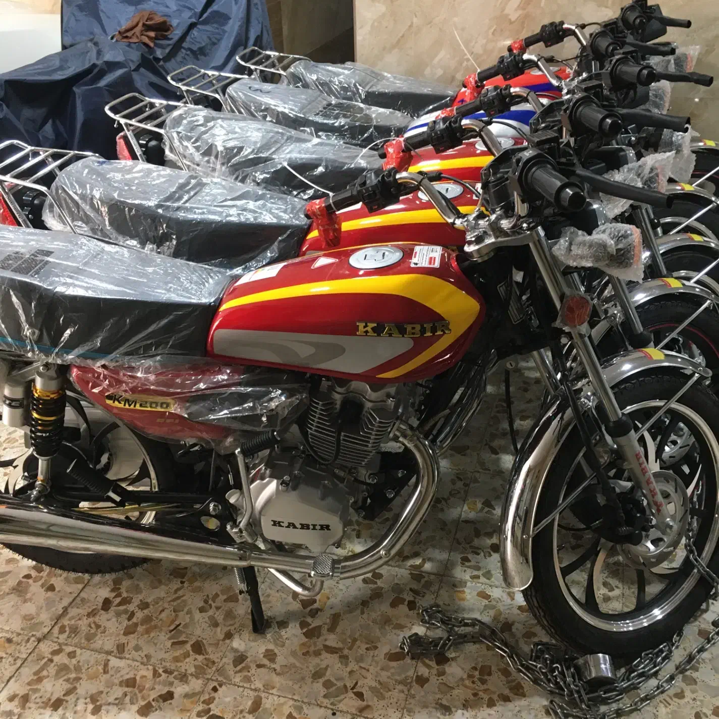 هندا ۲۰۰ کبیر|موتورسیکلت|رشت, پستک|دیوار