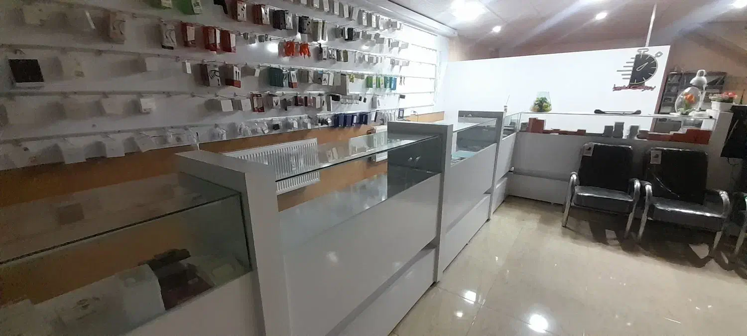 دکور و ویترین لوازم جانبی mdf و شیشه|فروشگاه و مغازه|پیرانشهر, |دیوار