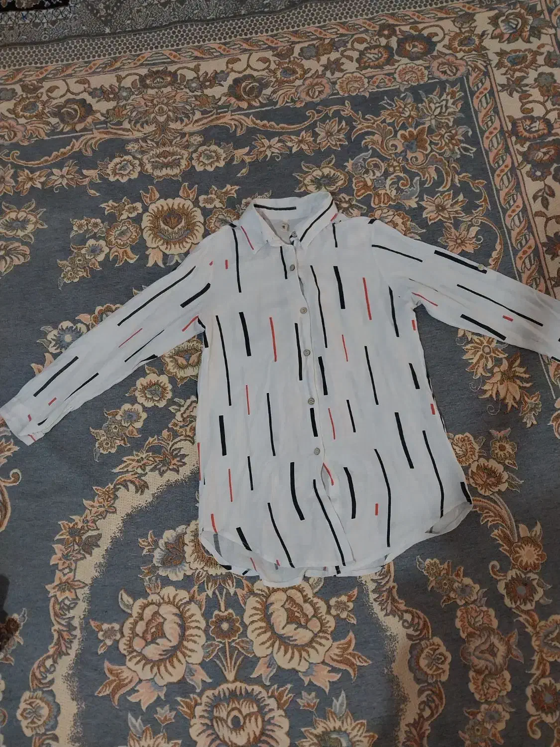 حراج تعدادی مانتو دونه ایی ۴۰ تومن|حراج|اصفهان, شهرک امام خمینی|دیوار