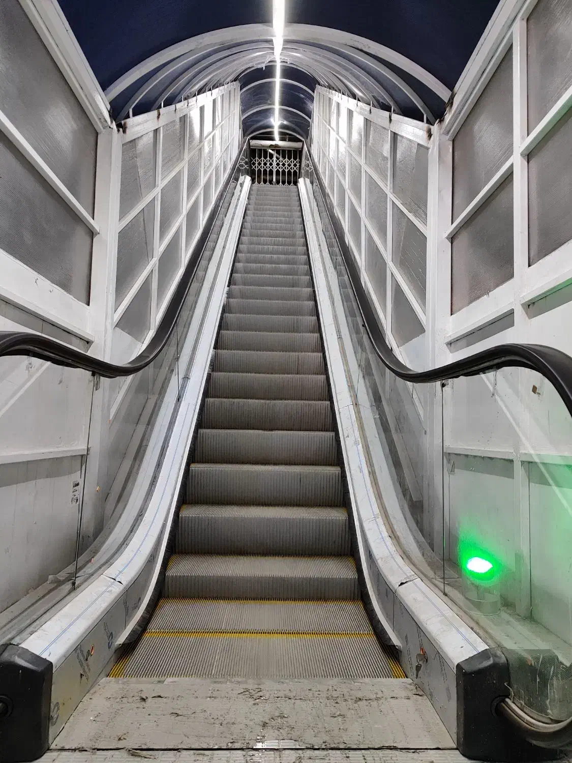 سرویس نگهداری و تعمیرات پله برقی|خدمات پیشه و مهارت|بهارستان, |دیوار