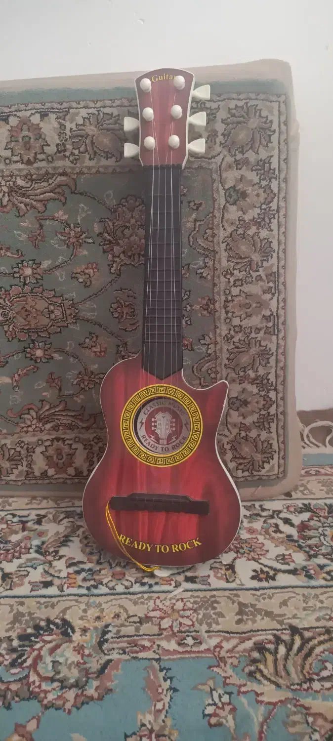 یک عدد گیتار جنس خارجی|اسباببازی بچه|قم, امامزاده ابراهیم|دیوار