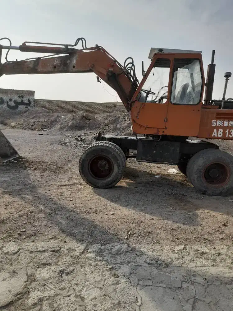 بیل مکانیکی اطلس ۱۳۰۲ لاستیکی|خودرو سنگین|شاهین‌شهر, خانه کارگر|دیوار