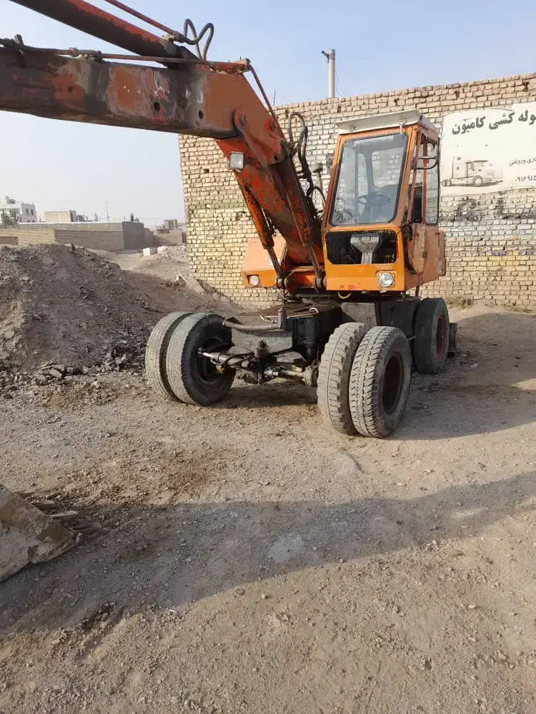 بیل مکانیکی اطلس ۱۳۰۲ لاستیکی|خودرو سنگین|شاهین‌شهر, خانه کارگر|دیوار