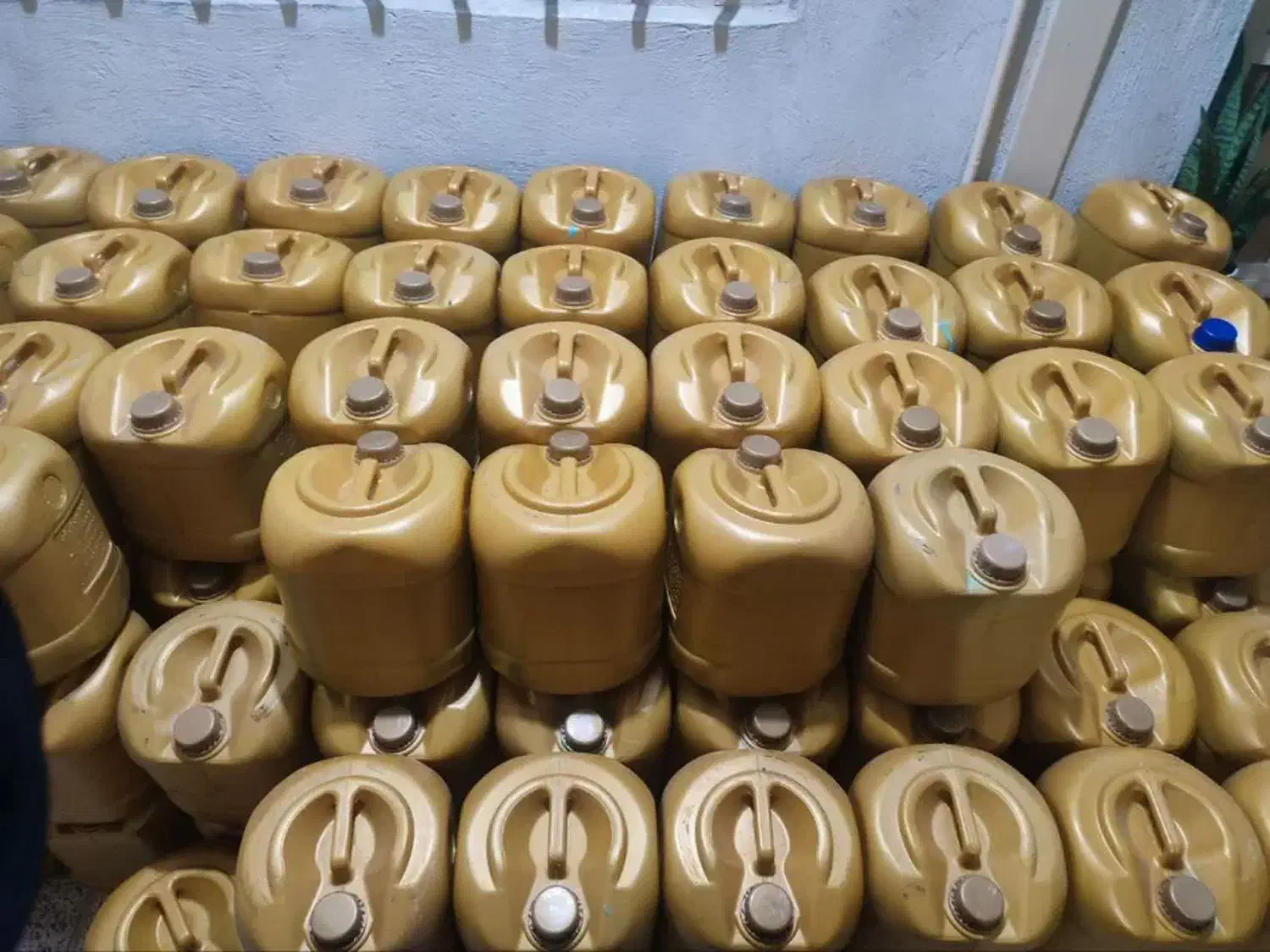 مایع لباسشویی ۱۰ لیتری طلایی|مواد شوینده و دستمال کاغذی|بروجرد, |دیوار