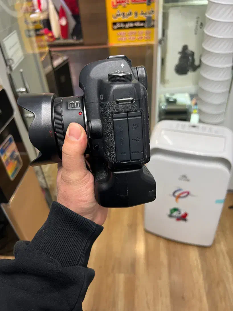 5D mark2 grip battery 50mm در حد آکبند|دوربین عکاسی و فیلمبرداری|تهران, صادقیه|دیوار
