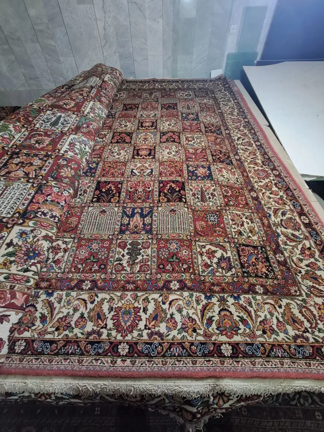 فرش دستبافت|فرش|اصفهان, حسین‌آباد|دیوار