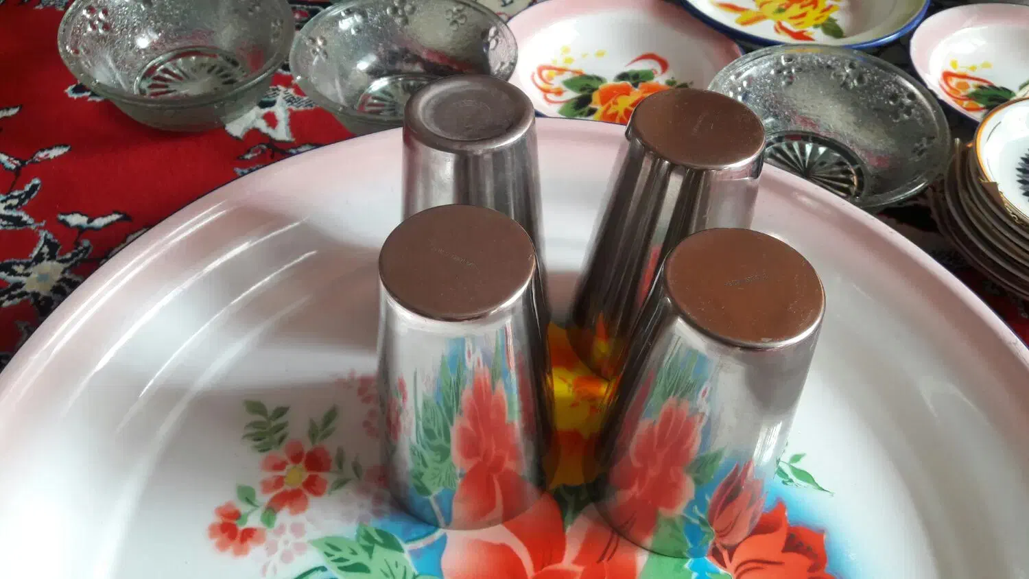 ظروف قدیمی و لعابی و نعلبکی|کلکسیون اشیاء عتیقه|فسا, |دیوار