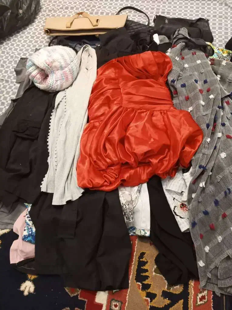 تعداد زیادی پوشاک و مانتو دخترانه|لباس|محمدشهر, شهرک پیام (مهرالبرز)|دیوار