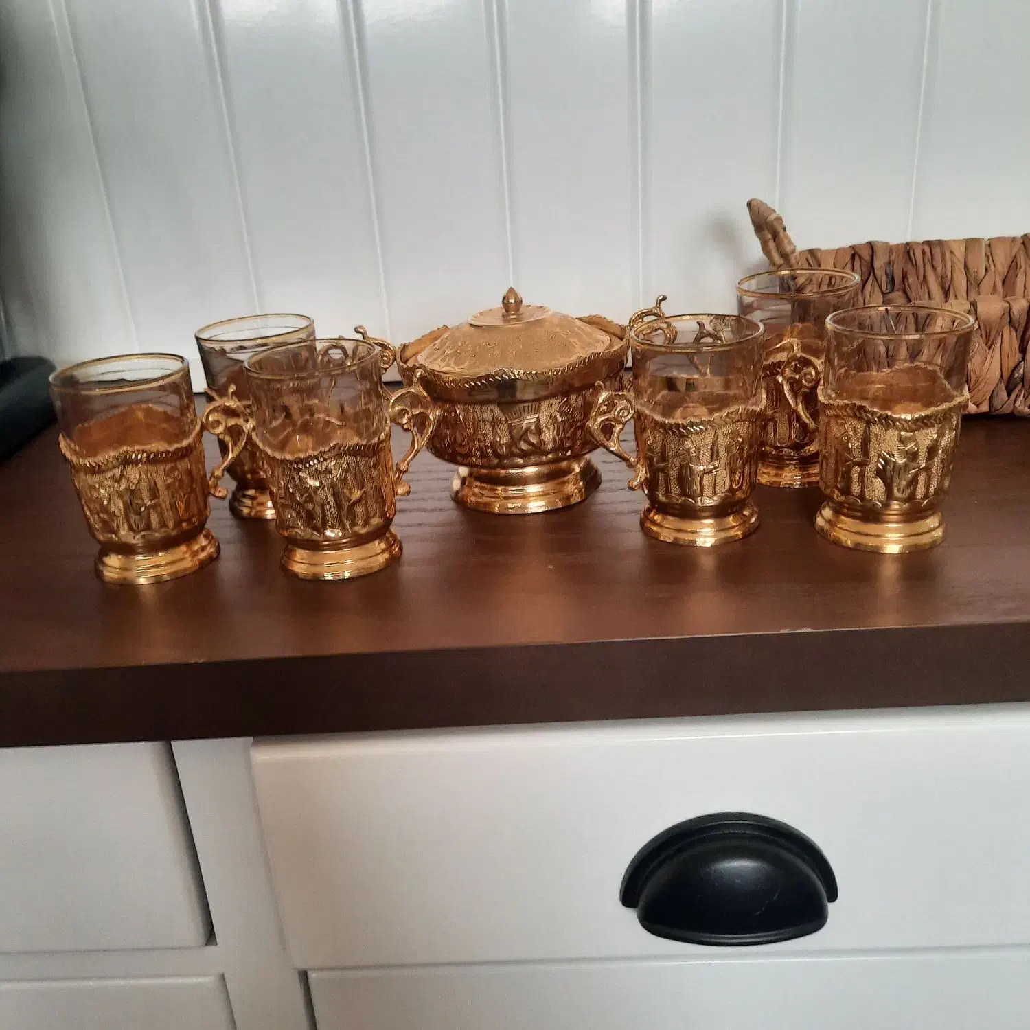 فنجان و قندان برنجی قدیمی|ظروف سرو و پذیرایی|پاکدشت, پاکدشت (مامازند)|دیوار