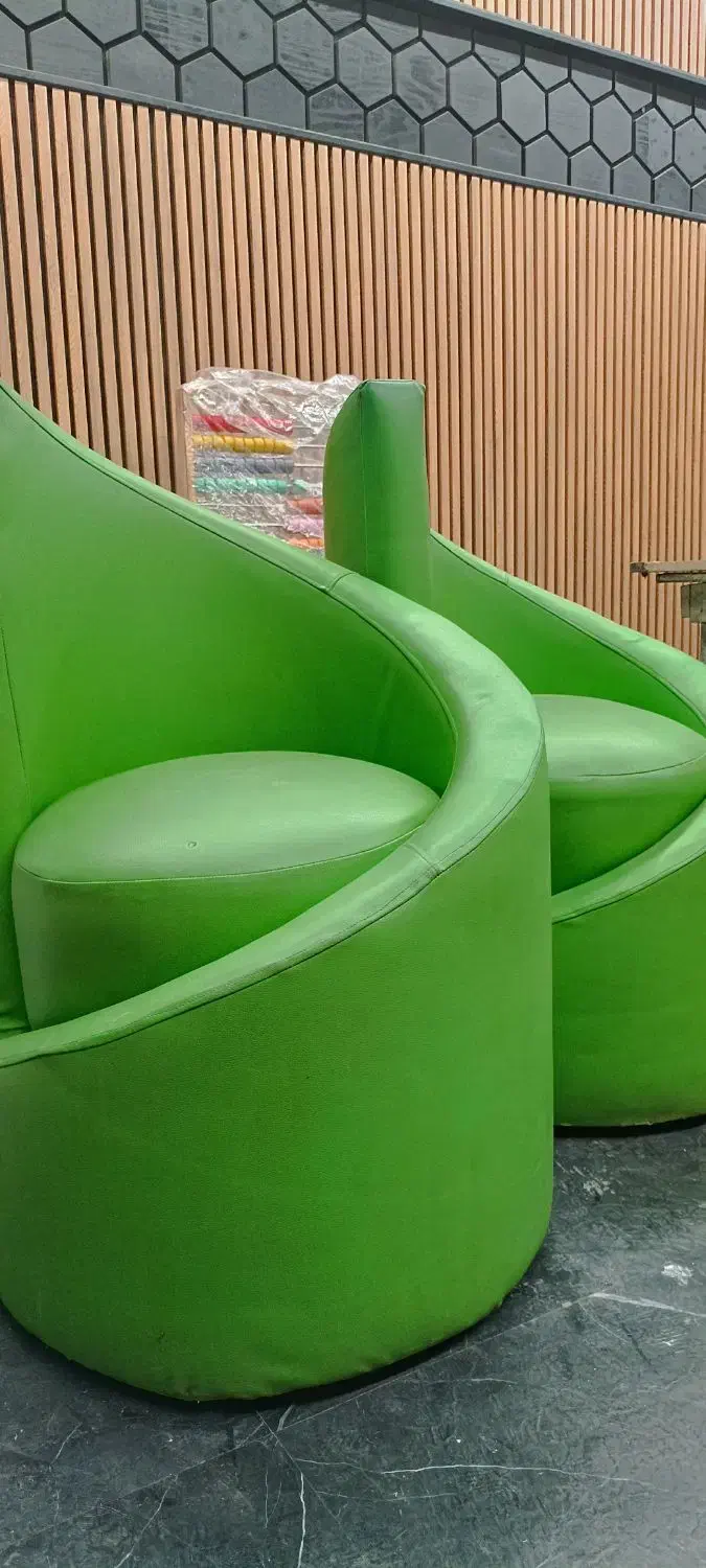 مبل چرمی شیک و خاص|مبلمان خانگی و میز عسلی|رشت, گلسار|دیوار