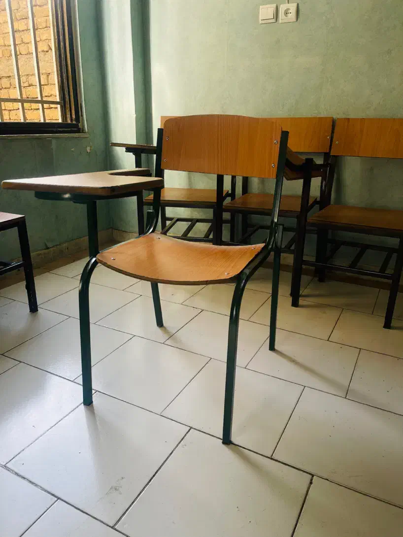 صندلی دانش آموزی چوبی|صندلی و نیمکت|اندیشه, اندیشه فاز ۱|دیوار