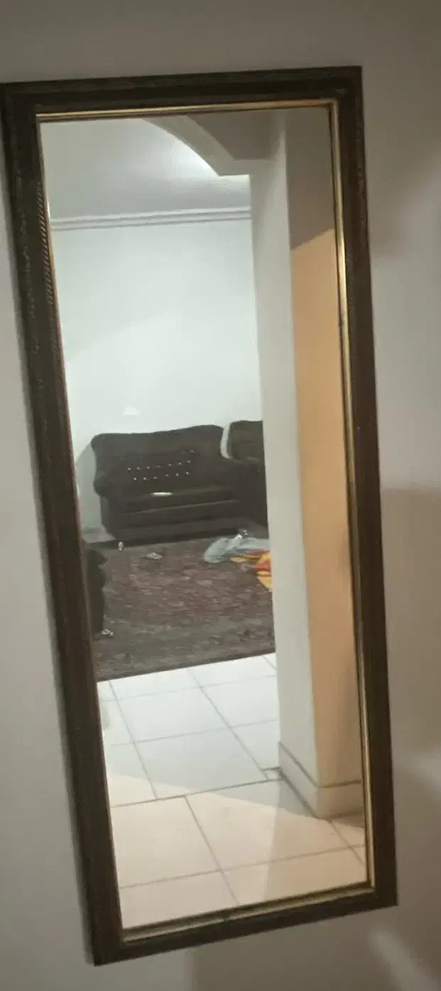 آینه|آینه|اصفهان, ملک‌شهر|دیوار