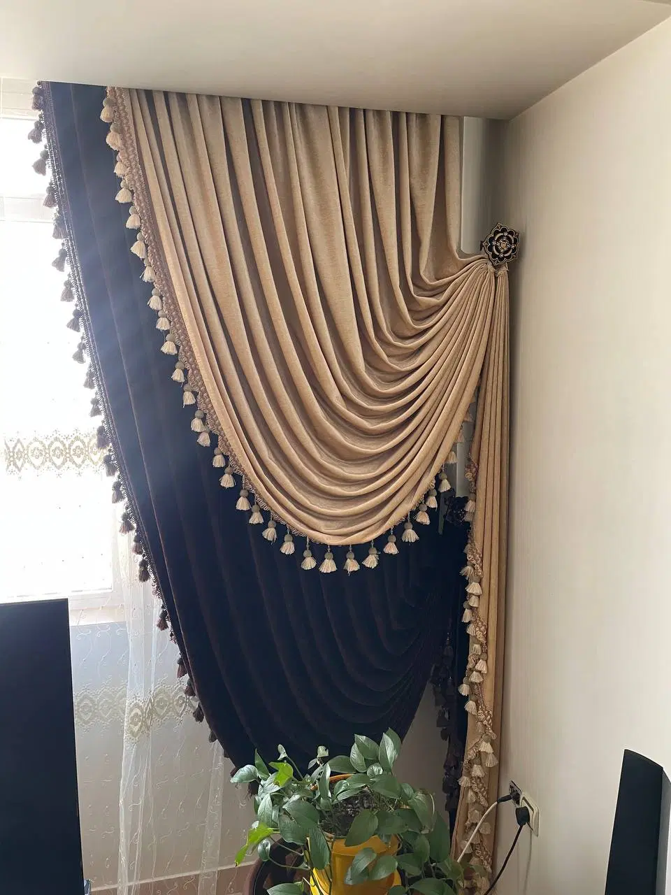 پرده|پرده، رانر، رومیزی|فردیس, نگارستان|دیوار